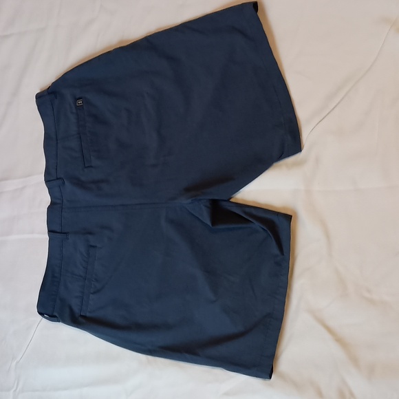 2 PGA Tour Men's Golf Shorts 38", 8" Inseam - Picture 3 of 9